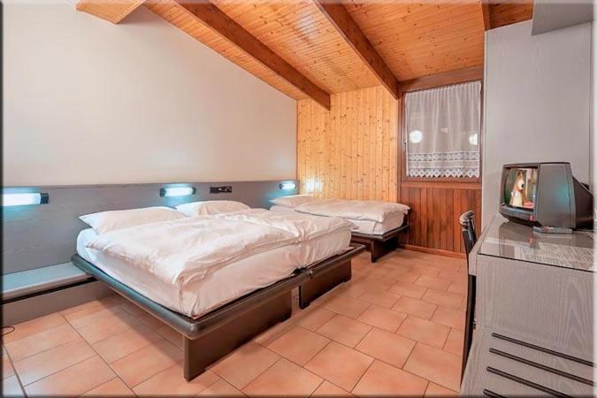 Hotel Kapriol Фольгарида Екстер'єр фото